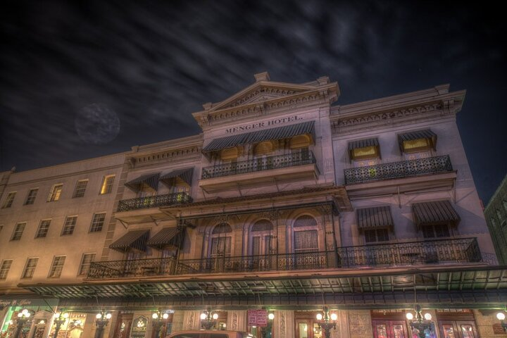 San Antonio Haunted Pub Crawl – Ghosts, Drinks & Historic Bars - Photo 1 of 9